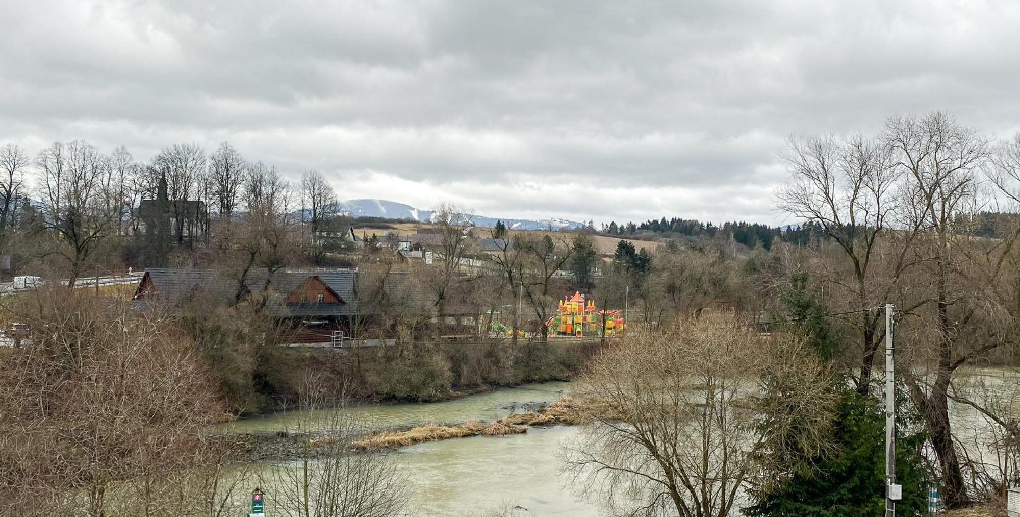 Riverfront Apartment Bešeňová Zewnętrze zdjęcie